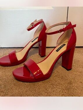 Brand new size 9 Nine West glossy red patent leather platform heels